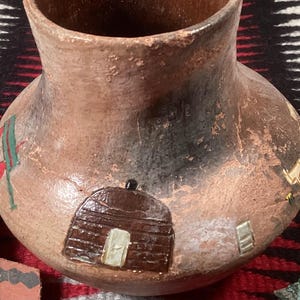Vintage Navajo Pictorial Pine Pitch Vase by artist Leonard Grey