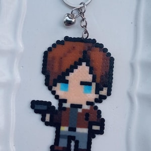 Resident Evil 4 Leon Kennedy Keychain / Handmade Pixel Art Perler Beads Keychain with Mini Metal Heart Charm / Gamer Gift