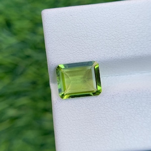 Péridot taille émeraude 9,6x7,7x3,1 mm Péridot naturel Rectangle Pierres précieuses en vrac pour la fabrication de bijoux Péridot d&#39;origine Arizona 2,25 carats