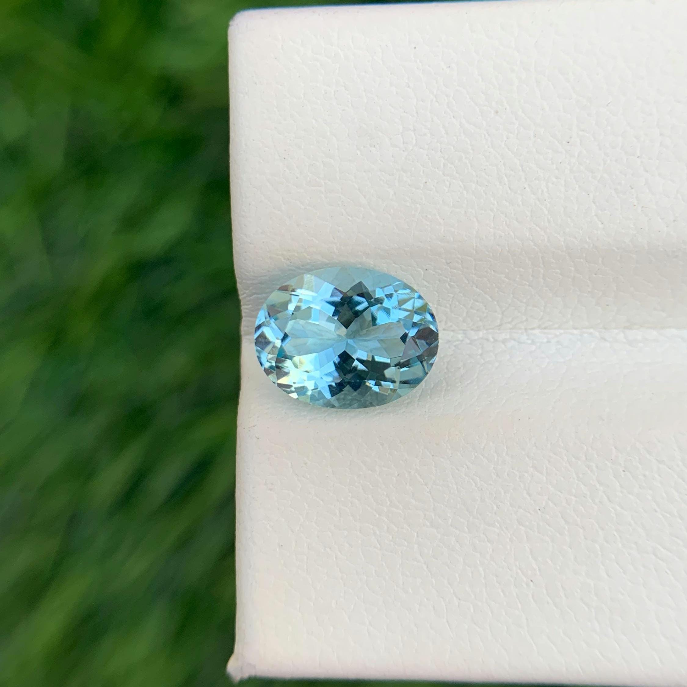 ブルーアクアマリン 天然 ルース 0.75ct 非加熱 鑑別書付き 1561 2.56 