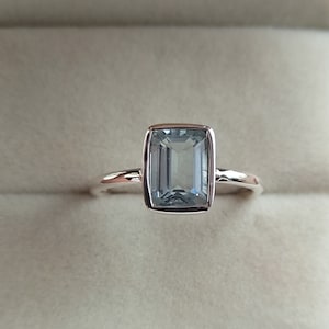 Blue Topaz Rectangle Ring Silver Topaz Bezel Set Ring for her Emerald cut BlueTopaz Ring for Mothers Gift Dainty Topaz Ring