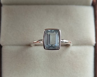 Blue Topaz Rectangle Ring Silver Topaz Bezel Set Ring for her Emerald cut BlueTopaz Ring for Mothers Gift Dainty Topaz Ring