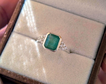 Natural Emerald Ring in 925 Sterling Silver | Emerald Cut 2ct Emerald Ring with Moissanite Side Stones-Certified Emerald