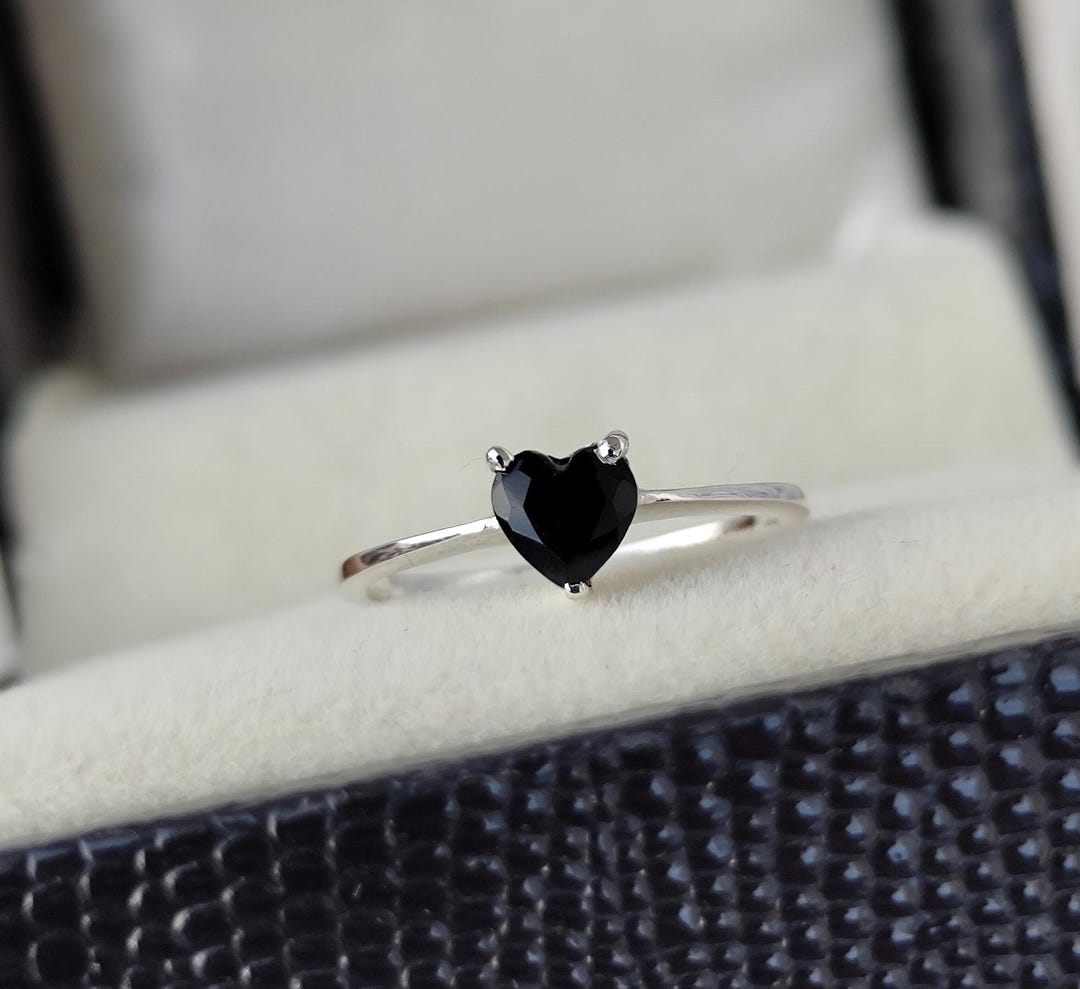 Black Onyx Heart Ring (925 Silver)