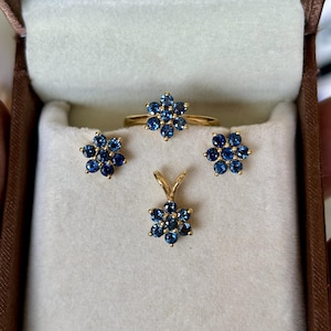 Australian Sapphire Cluster Jewelry Set: 14k Yellow Gold Ring, Pendant & Studs