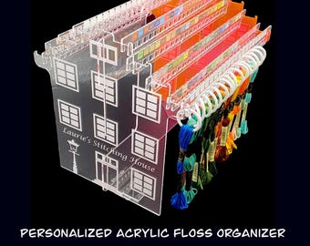 Personalized Acrylic Floss Organizer – Holiday House Engraving with Custom Name, Perfect Gift for Cross-Stitchers and Embroidery Enthusiasts