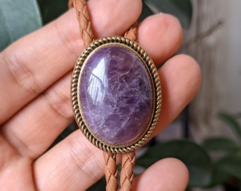 Petite cravate Bolo en améthyste - Collier de mariage - Cravate Bola en corde de cuir marron - Cowboy occidental - Cravate de Style amérindien