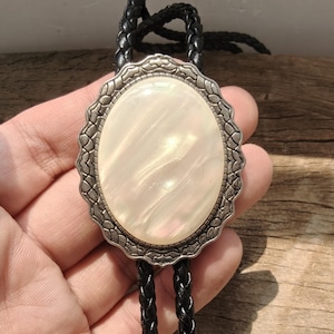 Mother of Pearl Shell Bolo Tie – Elegant Cowboy Wedding Gift for Groomsmen, Western Bridal Jewelry, Unique Anniversary Present for Him