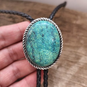 Green Forest Stone Bolo Tie: Silver-Plated Western Necktie