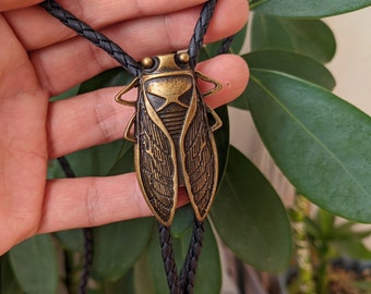 銅と銀の蝉模様のボロタイ - ウエスタンフェイクレザーネックレス