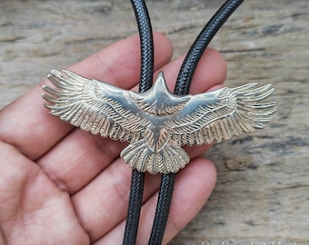 Corbata bolo con águila voladora plateada: cuerda encerada, corbata vaquera