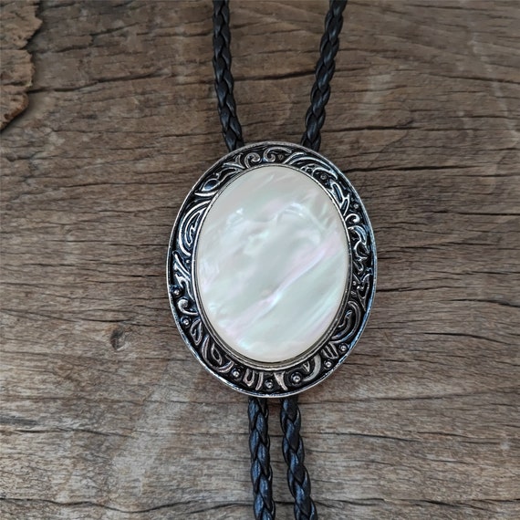 Bola Ou Bolo Cravate En Nacre - Collier De Mariage Western Pour Homme Et Femme - Accessoire Chic Et Original