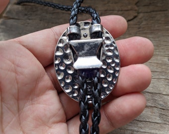 Cravatta Bolo in pietra verde: collana da cowboy del sud-ovest, cordino in pelle - Italia Cravatta Bolo in pietra verde: collana da cowboy del sud-ovest, cordino in pelle - Italia