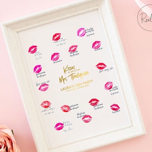 Könnte beinhalten: Ein weißer gerahmter Druck mit einer goldenen Aufschrift, die "Kisses to the Future Mrs. Thompson Laura's Hen Party New York October 2020" lautet. Der Druck zeigt einen weißen Hintergrund mit roten Lippenstift-Kussabdrücken und handschriftlichen Botschaften.