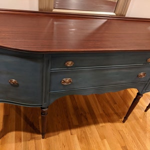 SOLD !!! Sample only!!! Gorgeous Refinished Vintage Mahogany buffet / sideboard.