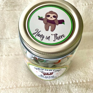 Affirmation Jar top saying “hang in there”. Affirmations for support and difficult times.