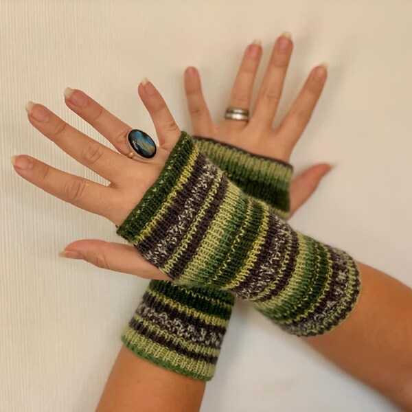 Woolen fingerless gloves