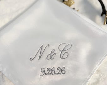 Broderie monogrammée personnalisée. Article personnalisé
