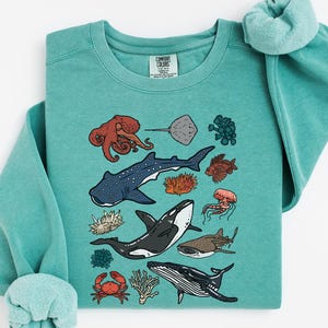 Comfort Colors Ocean Animal Sweatshirt, Orca Whale Sweatshirt, Marine Life Sweater, Beach Lover Gift, Trendy Ocean Shirt, Beachy Hoodie
