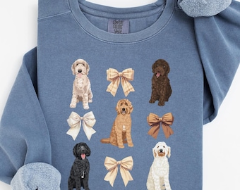 Felpa Comfort Colors® Golden Doodle, maglietta per cani con fiocco Coquette, maglietta Doodle Mama, regalo per mamma Labradoodle, Labradoodle alla moda, Doodle Mom