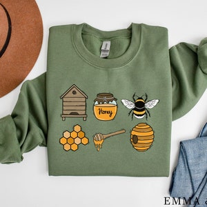 Bee Sweatshirt, Bee Gift, Bee Crewneck Sweatshirt, Bee Sweater, Nature Lover Gift, Honey Bee Sweatshirt for Women, Beekeeping, Save the Bees