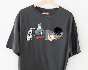 猫と本のシャツ、おもしろ猫のシャツ、快適な色の本のシャツ、猫ママのTシャツ、猫好きへのギフト、本好き、本好きのシャツ、本のギフト
