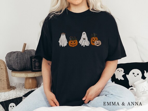 Comfort Colors Halloween Shirt, Oversized Halloween Tee, Floral Ghost Shirt, Halloween Tshirt, Fall Shirts, Pumpkin Shirt, Spooky Season