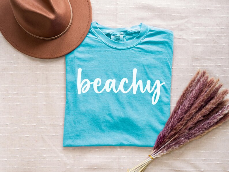 Beachy Shirt Komfort Farben Strand Shirt Ozean Shirt Strand Liebhaber Geschenk Mädchen Reise Tshirt Strand Tshirt Urlaub Shirt für Frauen Bild 2