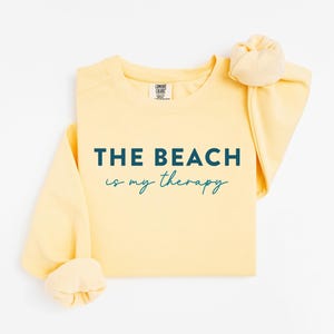 Felpa "La spiaggia è la mia terapia", felpa da spiaggia, felpa terapeutica, maglietta da spiaggia, felpa da viaggio, felpa estiva, felpa comoda immagine 3