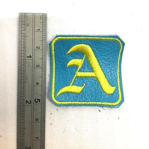 Insignia de letra de fuente antigua
