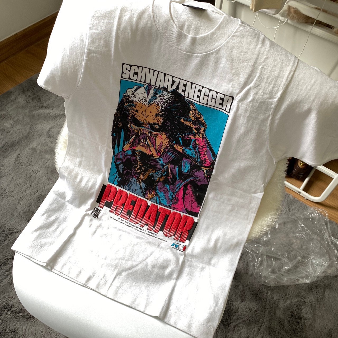 Vintage 1987 Predator Arnold Schwarzenegger Movie T-Shirt