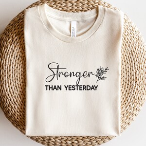 Más fuerte que ayer SVG, Mujer fuerte svg, Girl power svg, Girl boss svg, Mom life svg, Feminist svg