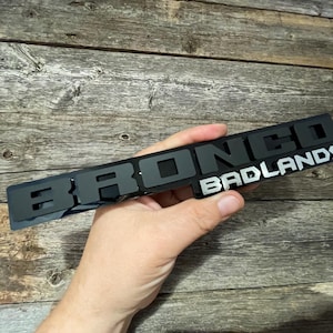 NUEVO &quot;BADLANDS&quot; Parte superior en negro mate con letras inferiores en plata sobre fondo negro brillante (¡MUCHOS colores disponibles!)