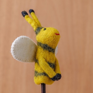Bee Felt Finger Puppet, Handmade Finger Puppet, Childrens Story Toy, Bee Toy, Animal Finger Puppet