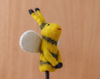 Bee Felt Finger Puppet, Handmade Finger Puppet, Childrens Story Toy, Bee Toy, Animal Finger Puppet