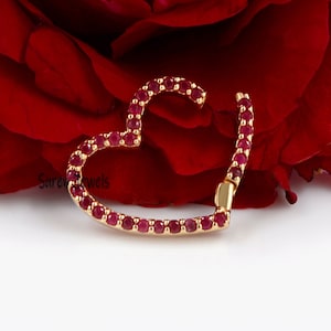 Dije de corazón de oro macizo de 14 quilates con soporte para gema de zafiro rosa