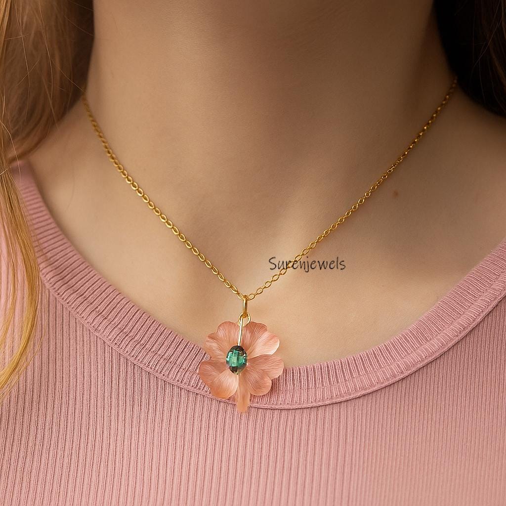 Hand Carved Gemstone 14k Gold Clover pendant, Carved jewelry - View 2 - Suren Jewels | SKU: SJP