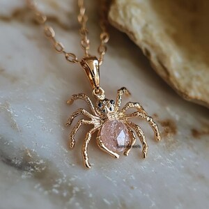 14k Gold Edelstein Spinne Anhänger: Halloween Schmuck Design No 3.