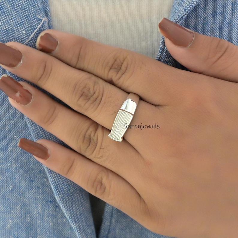 Anello a forma di libro in oro 14k: gioiello minimalista per gli amanti dei libri immagine 6