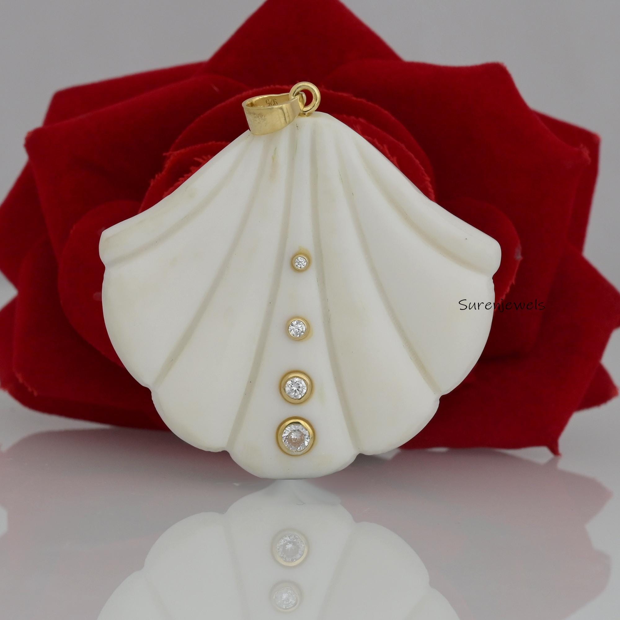 14k Gold Scallop Shell Pendant: White Agate & CZ Charm - View 5 - Suren Jewels | SKU: SJP2429-SLYGPOPCZ