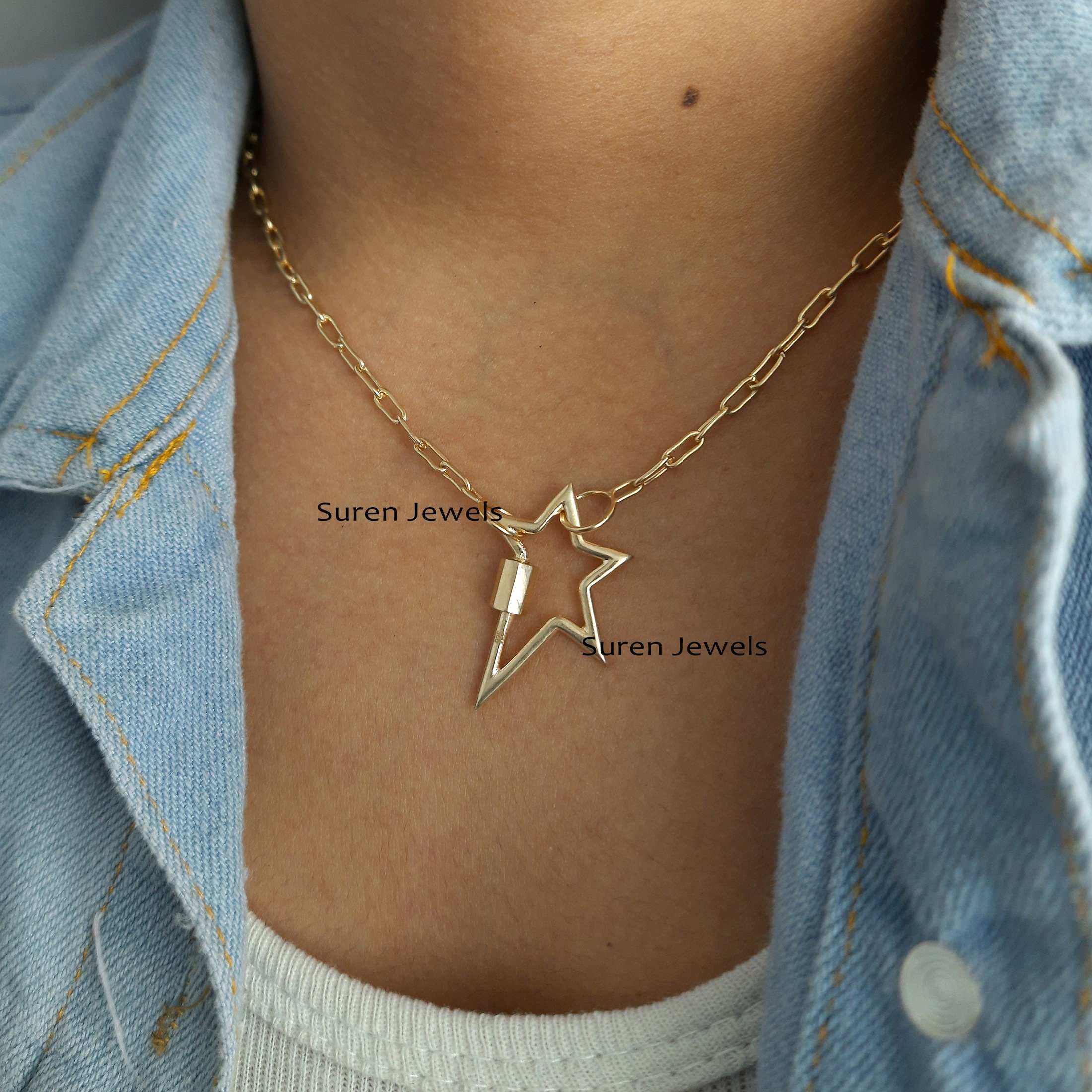 9K Gold Star Carabiner Lock Pendant Necklace - View 5 - Suren Jewels | SKU: SPC20-9KYG-N36-18I
