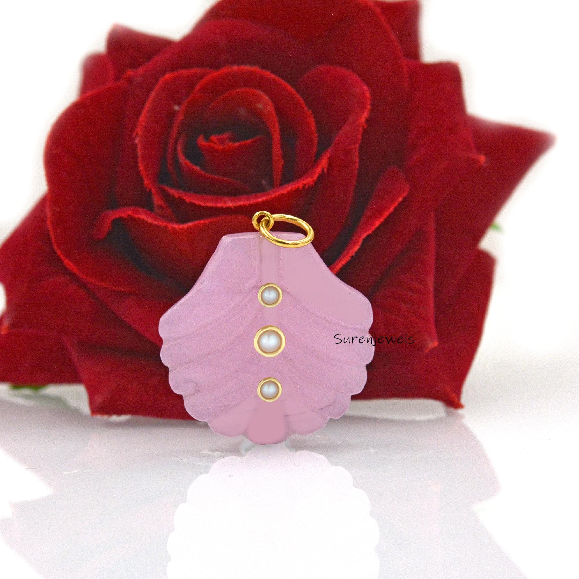 Handmade Gemstone Sea Shell Pendant: Carved Beach Charm - Suren Jewels | SKU: SJP1167-SLYGRQ