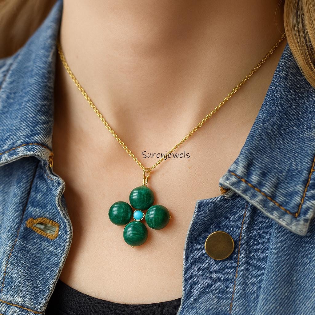 14K Gold Malachite Clover Pendant: Handmade Gemstone Jewelry - View 2 - Suren Jewels | SKU: SJP5393-SLYGOCR-30M