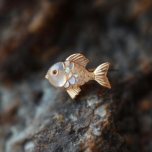 14k Goldedelstein Fisch Ohrstecker, 14k geschnitzte Edelstein Fisch Ohrringe, Goldtier Schmuck