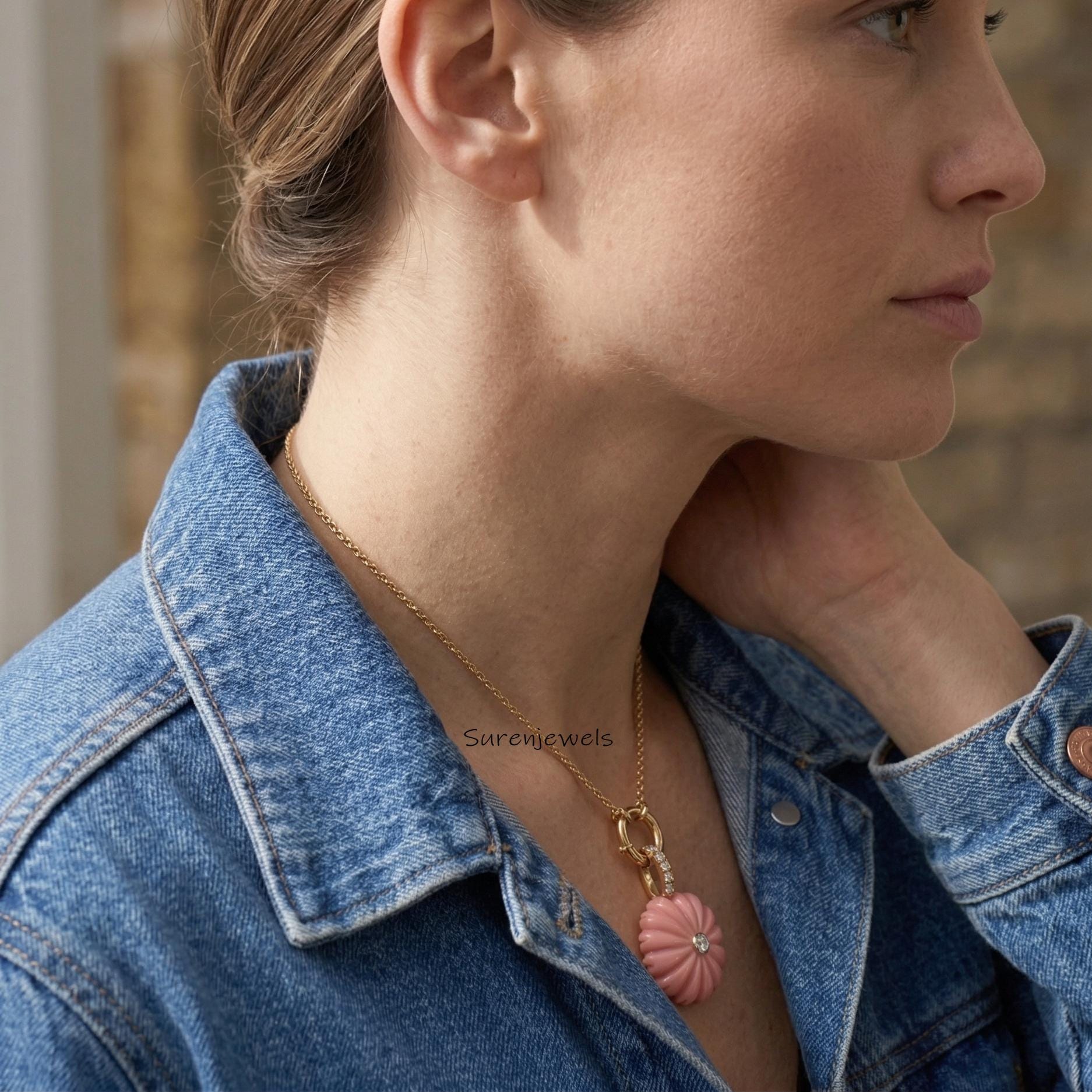Hand carved Gemstone Fluted Heart Pendant: Handmade Designer jewelry - View 3 - Suren Jewels | SKU: SJP6188-SLYGPOCZ-30M
