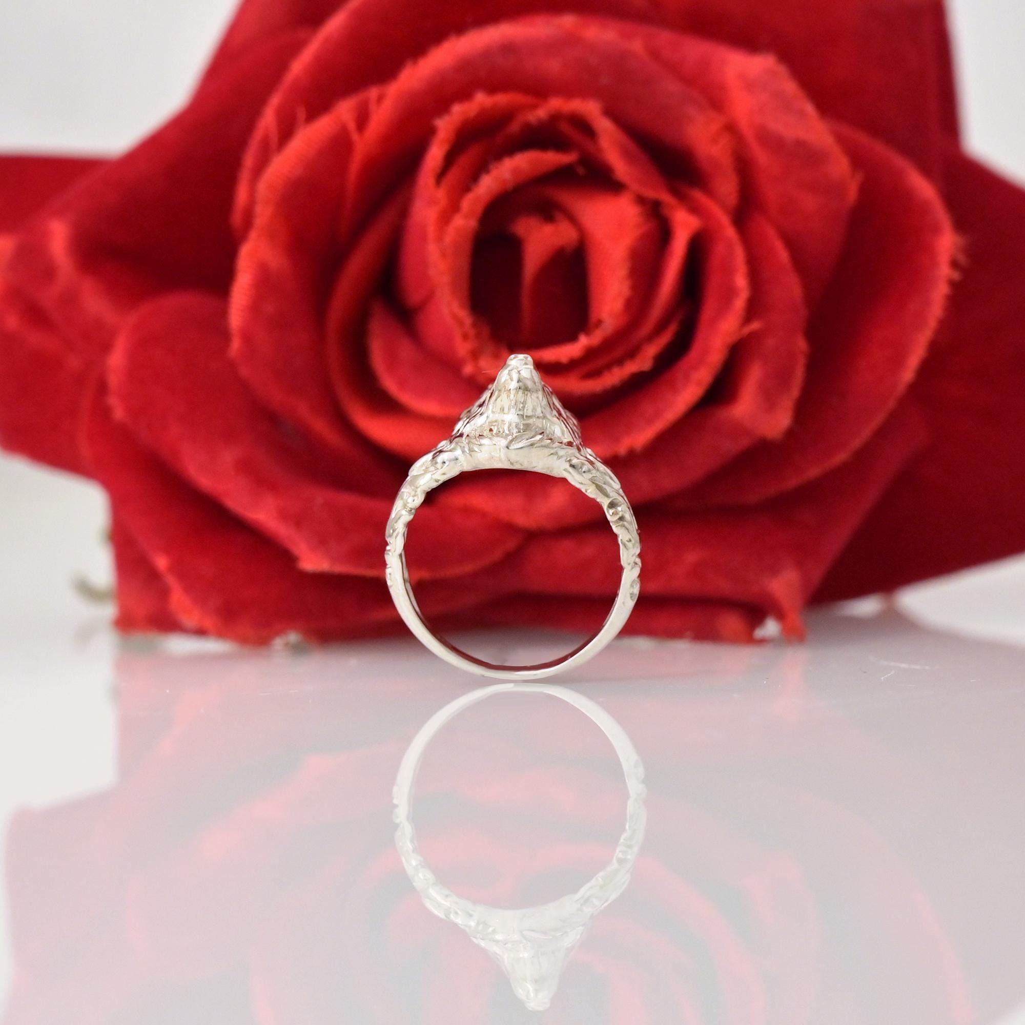14k Gold German Shepherd Ring, Dainty Dog Jewelry - View 6 - Suren Jewels | SKU: SJR3201-SLWG-US-6
