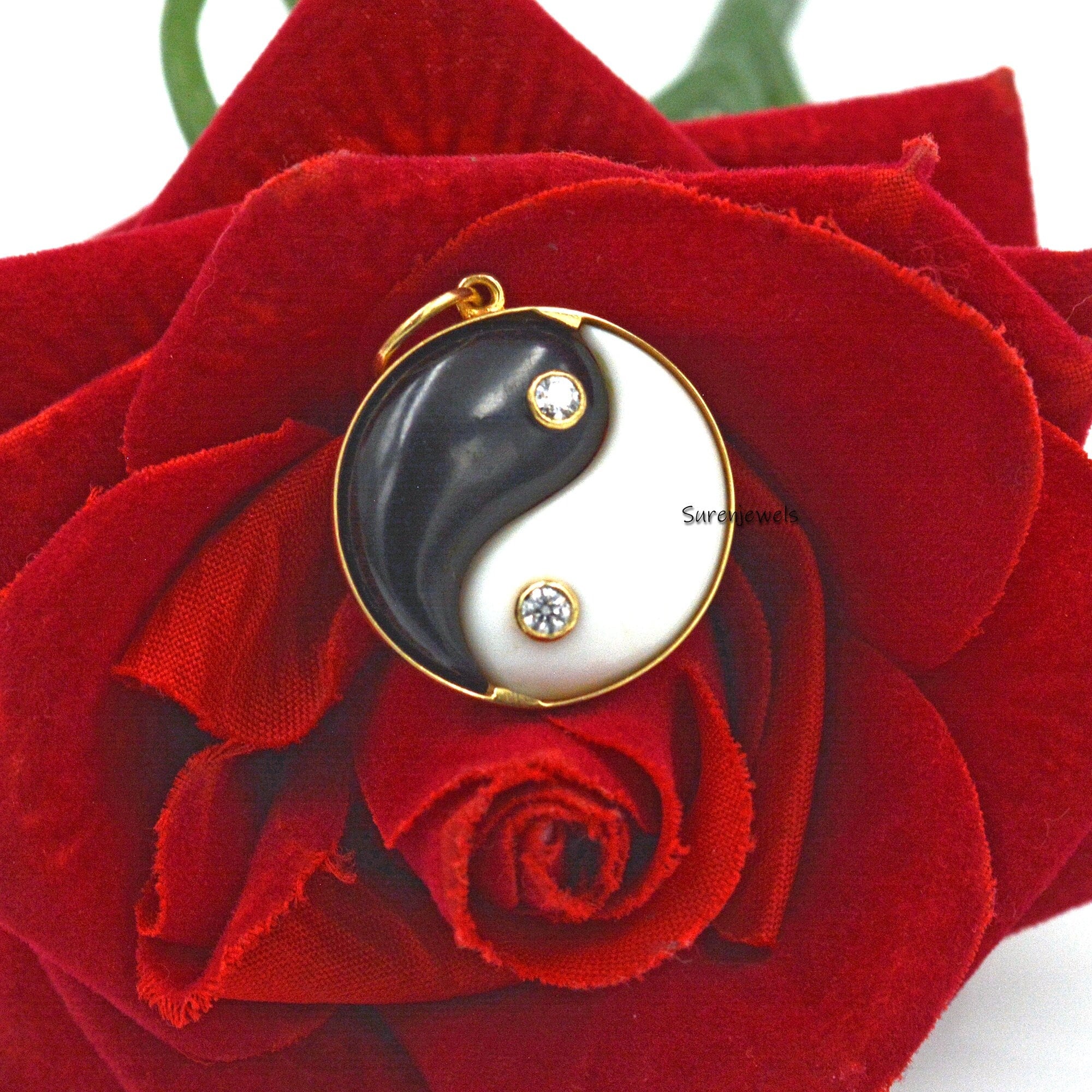 14K Gold Yin Yang Pendant, Gemstone Chinese Charm - View 4 - Suren Jewels | SKU: SJP1585-SLYGMOPGOPMN