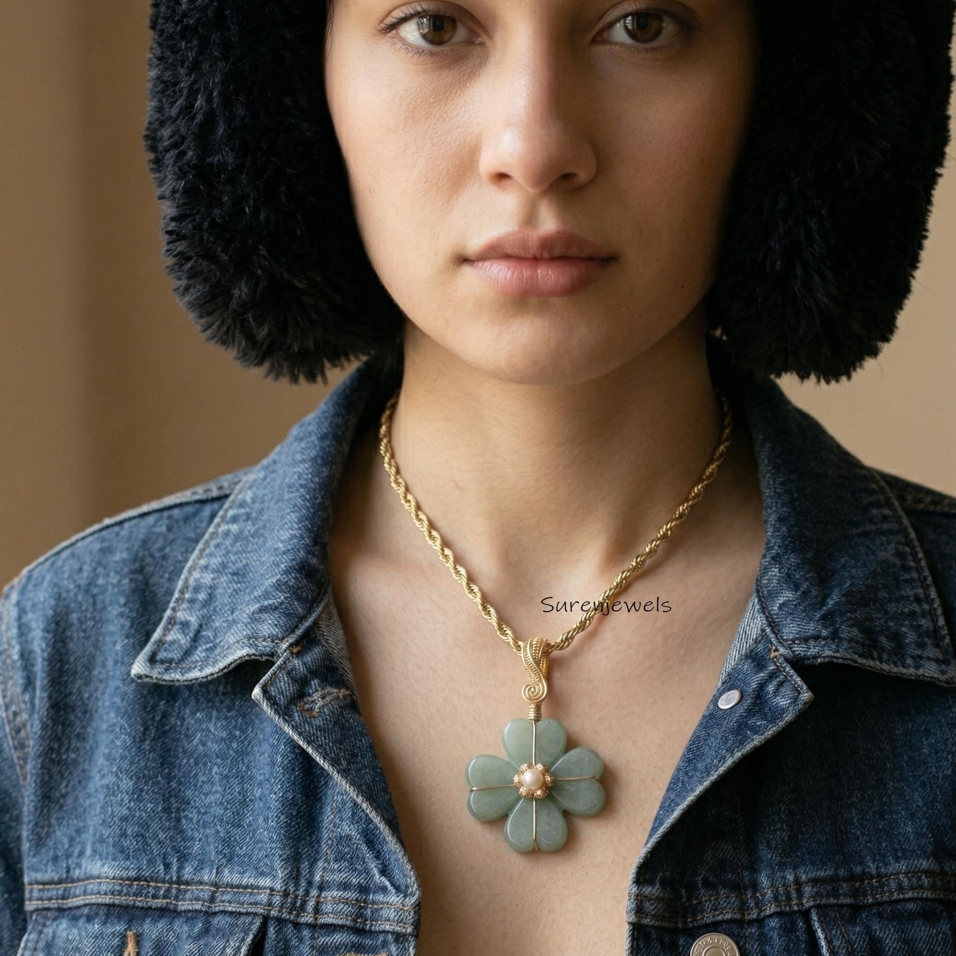 14k Gold Hand Carved Gemstone Four Leaf Clover Pendant Jewelry - View 3 - Suren Jewels | SKU: SJP