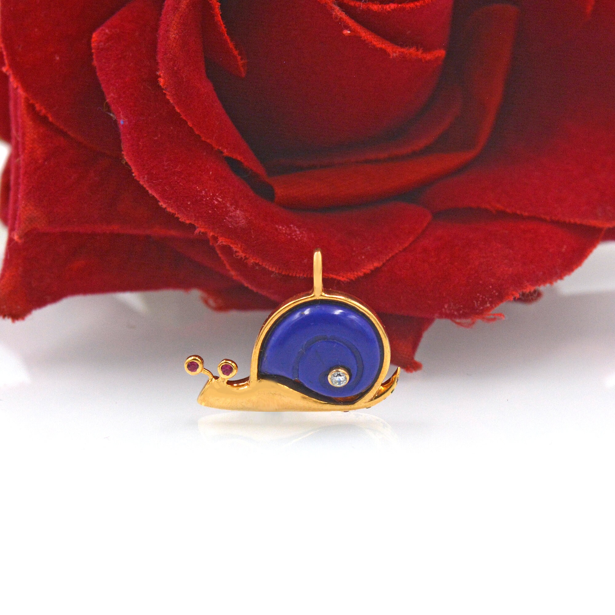 14K Gold Gemstone Snail Pendant: Handmade Yellow Gold Charm - View 7 - Suren Jewels | SKU: SJP1197