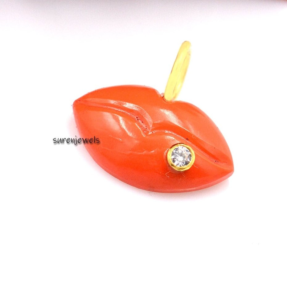 14k Gold Gemstone Lips Pendant: Handmade Carved Jewelry - View 2 - Suren Jewels | SKU: SJP1288-SLYGAMWT